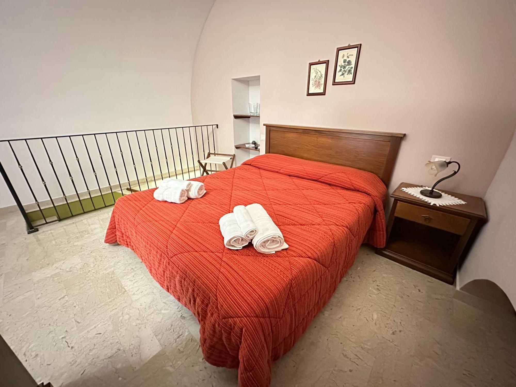 Historic B&B Apartments Home Chiaramonte Gulfi Eksteriør billede